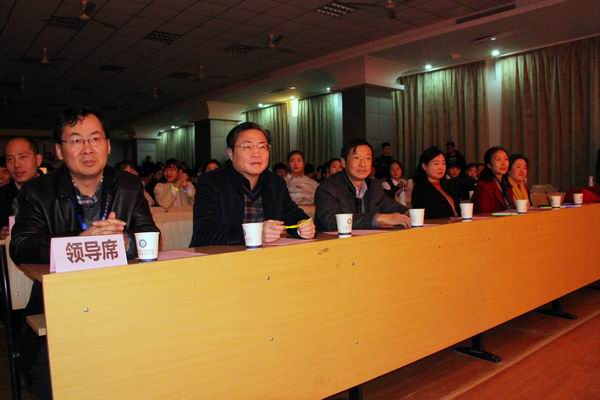 �����ϸ ݰ�ٽ����ֳ����쵼.jpg