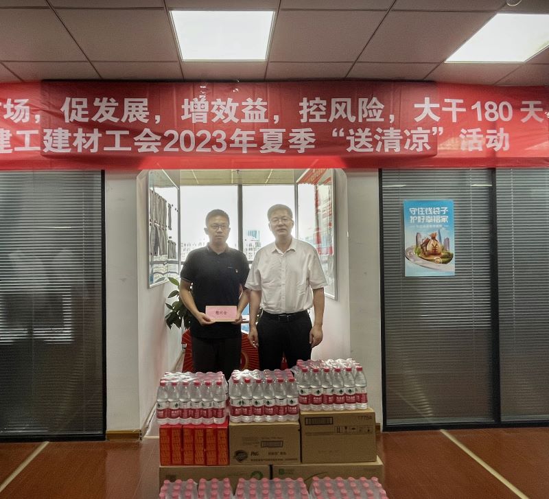 b4705d4ec1a7cfba7d91d66249ff6d18 慰问难题党员.jpg