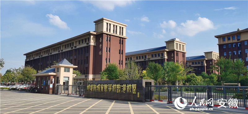 新校区颜值高，各类设备一应俱全。人民网 胡雨松摄