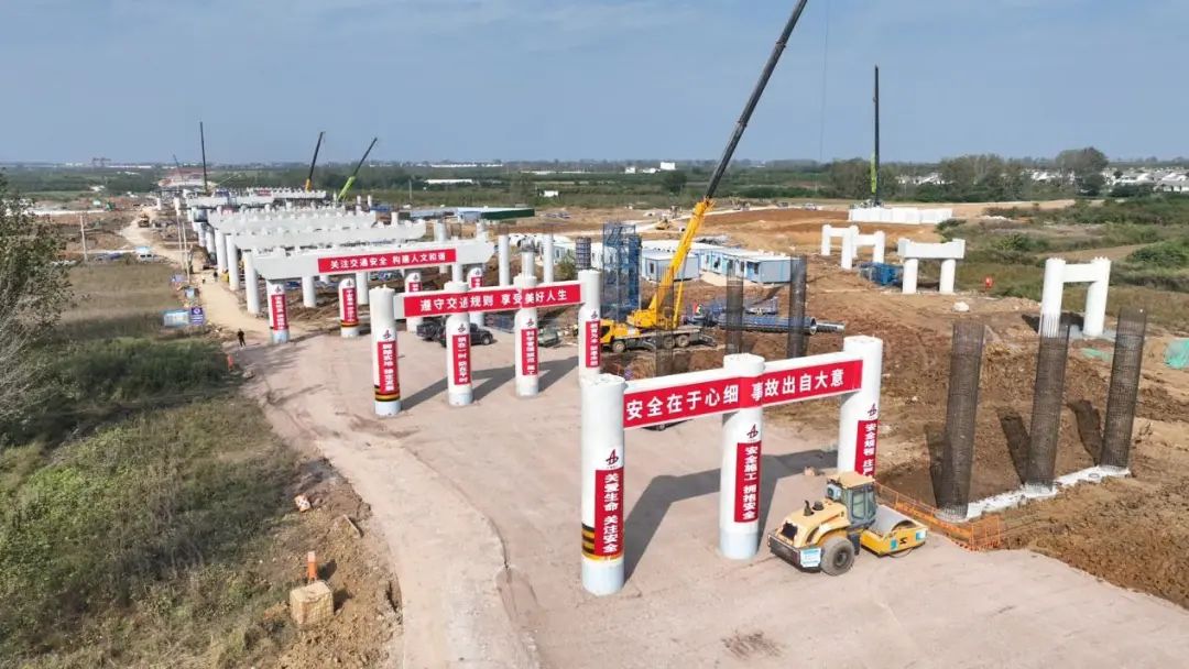 53e8bfeb11660468068c6b9e69e6266d 图片