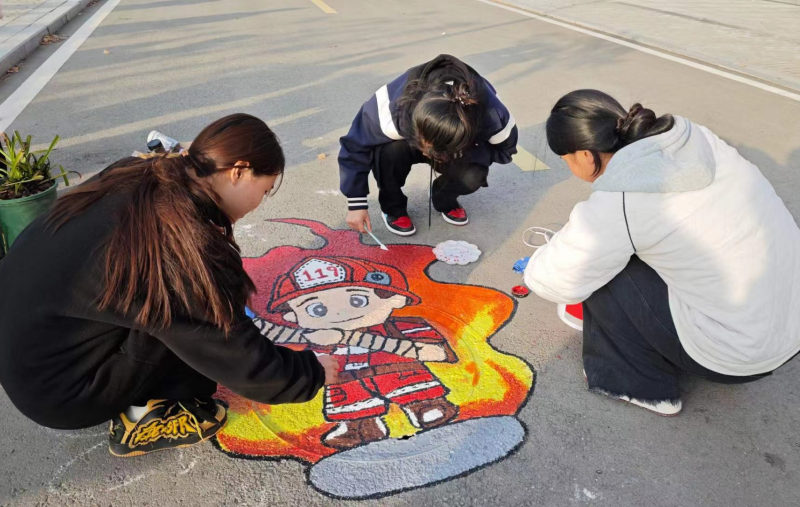 发展消防主题井盖绘画活动(1).png 发展消防主题井盖绘画活动(1).png