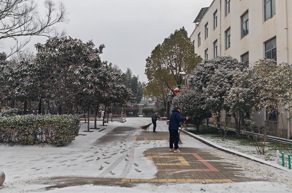 6c964f012967326a356a3553a973df63 路路积雪排除.jpg