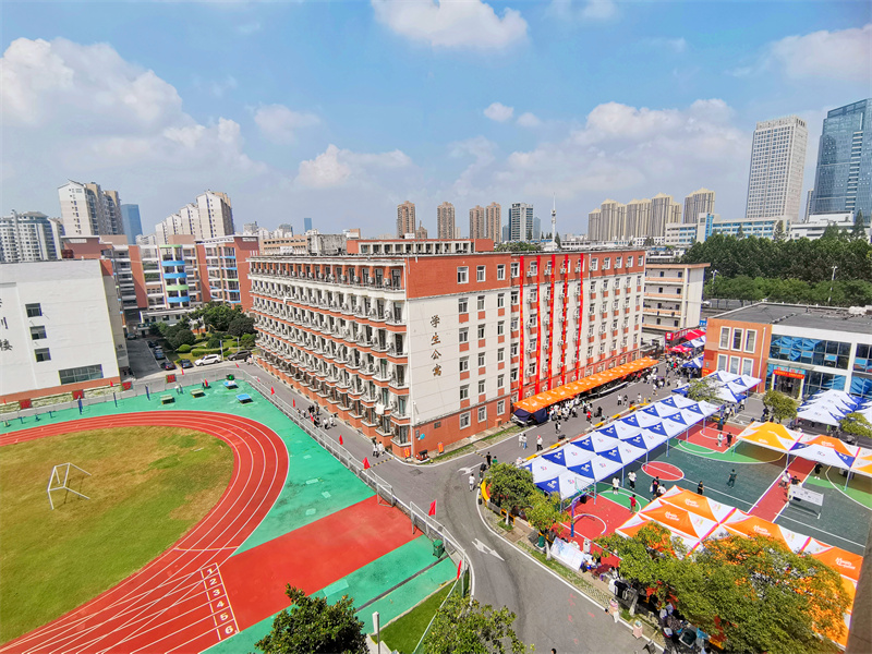 新生报到现场 (8).jpg 新生报到现场 (8).jpg