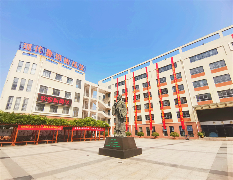 新生报到现场 (10).jpg 新生报到现场 (10).jpg